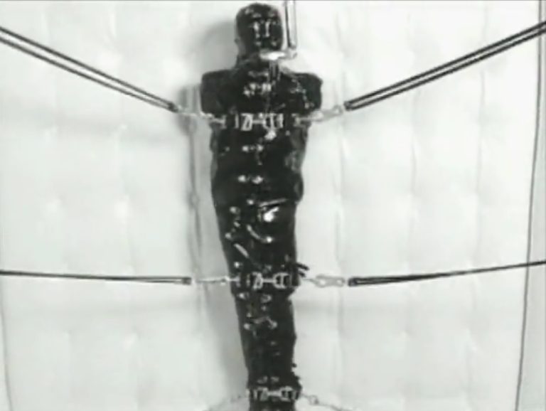 « Broken » de Nine Inch Nails, anthologie de clips-scandale : accrochez vos ceintures et n’espérez aucun airbag