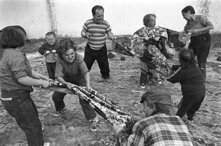 [LES NAINS AUSSI ONT COMMENCÉ PETITS] Werner Herzog, 1970