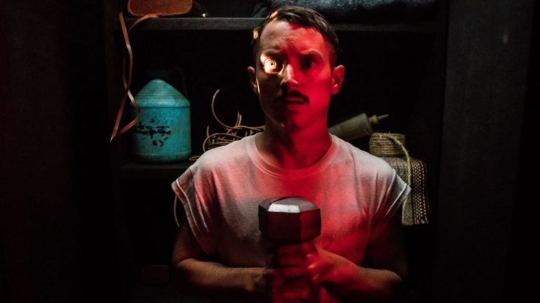 « Come to daddy » avec Elijah Wood: de la bonne horreur à twists en Blu-ray