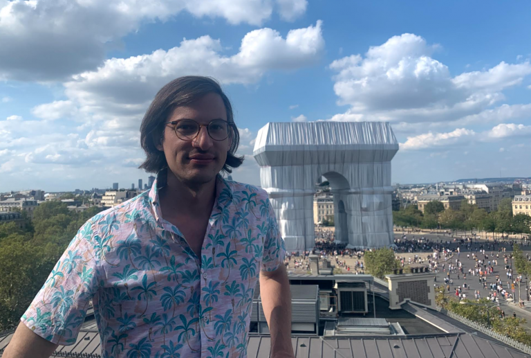 Dash Shaw, réalisateur de « Cryptozoo »: « Mon film, c&rsquo;est du Jurassic Park distordu »