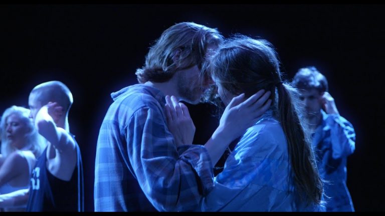 Anaïs Demoustier et Tom Mercier dans « La bête dans la jungle » de Patric Chiha