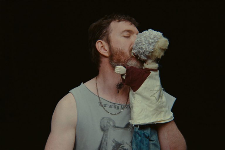 Une sortie spéciale pour l&rsquo;impressionnant « Jerk » de Gisèle Vienne le 8 avril via le Club Shellac