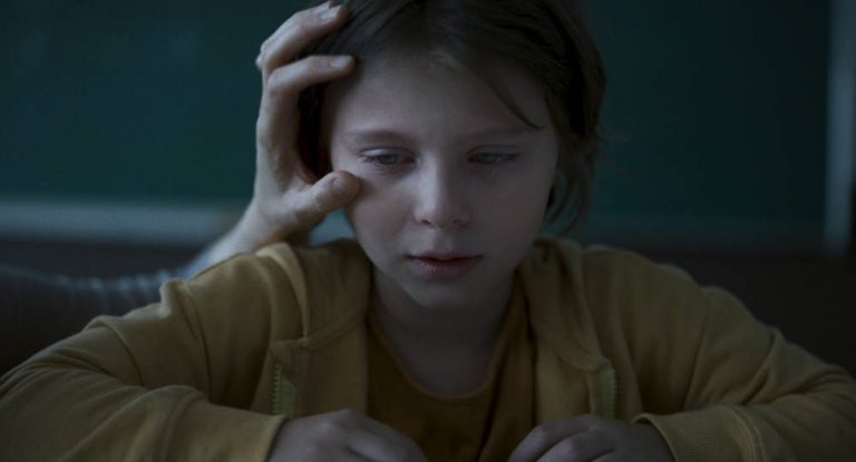 « Un monde » de Laura Wandel: un premier long qui dit tout en peu de temps, en peu de scènes, en peu de mots