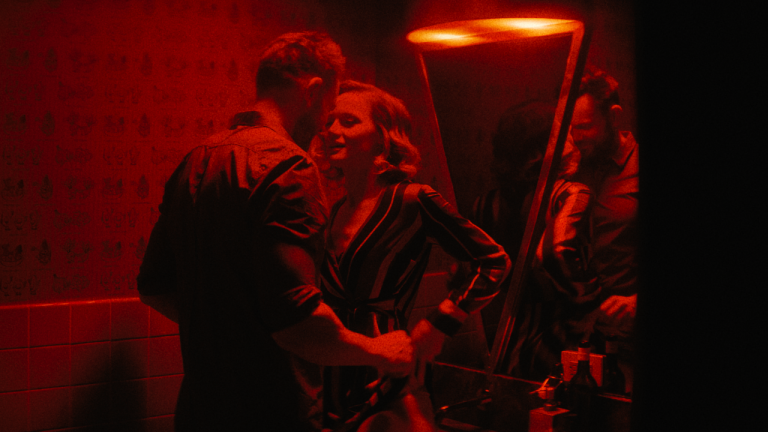 « Happily » de BenDavid Grabinski: comédie-malaise de couple, révélation en VOD