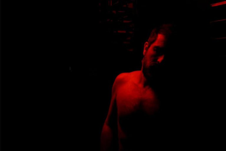 [CRITIQUE] DOWN IN PARIS de Antony Hickling