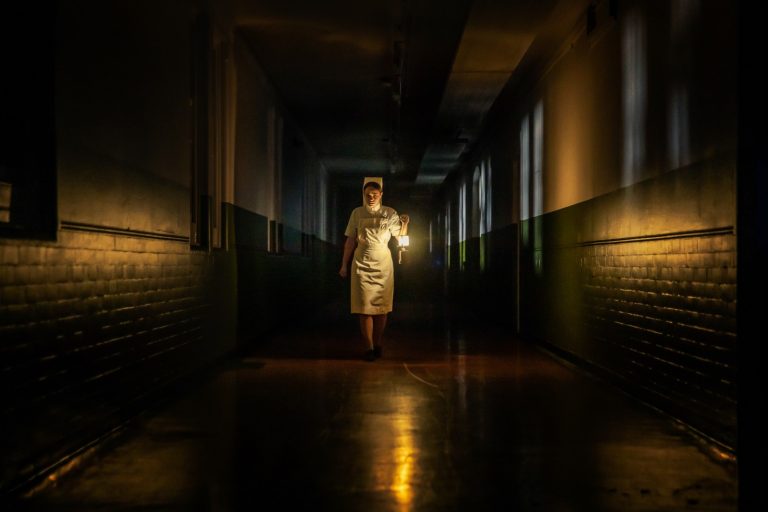 [CRITIQUE] THE POWER de Corinna Faith