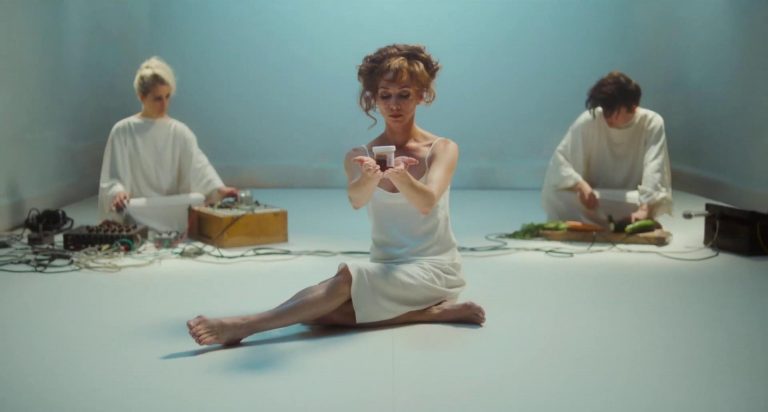 OFFSCREEN FILM FESTIVAL 2022 / Jour 4: « Flux Gourmet », « Taxi Hunter »