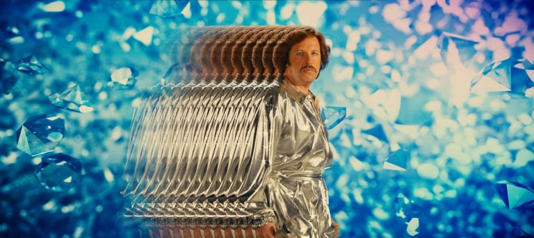 Héros de « Viens je t’emmène » d&rsquo;Alain Guiraudie, Jean-Charles Clichet chante un tube de l&rsquo;été en plein hiver dans « Ovni(s) » saison 2