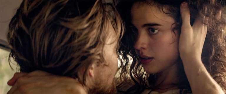 Premières images de « Stars at noon » de Claire Denis, en compétition à Cannes 2022, avec Margaret Qualley et Joe Alwyn