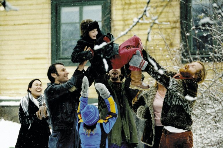 Vous vous souvenez de « Together » de Lukas Moodysson avec des hippies et du ABBA? Le réalisateur prépare la suite