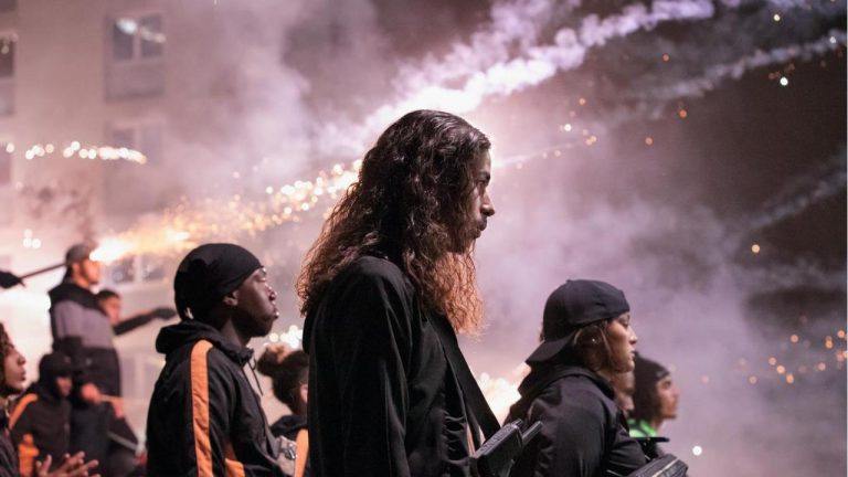 « Athena » de Romain Gavras à la Mostra de Venise: l&rsquo;insurrection d&rsquo;une cité comme une tragédie antique