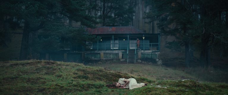 « She will » de Charlotte Colbert: beau livre d’images féministe et appliqué, mais jamais réellement troublant