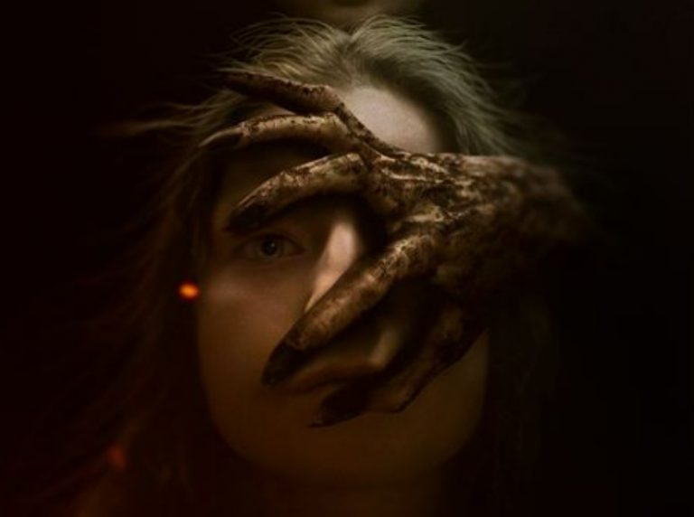 « Samhain » de Kate Dolan: première incursion horrifique aussi riche que balisée
