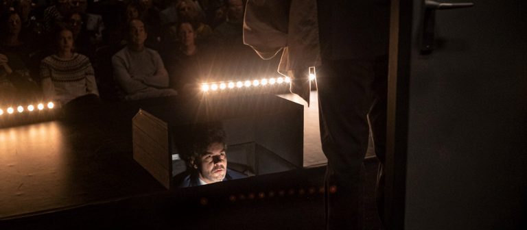 « NR. 10 »: le retour de Alex van Warmerdam dans une farce surréaliste sidérante