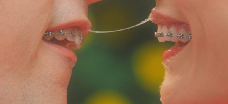 « Greener Grass » de Jocelyn DeBoer & Dawn Luebbe: drôle de film indé (re)visible à nouveau, profitez-en