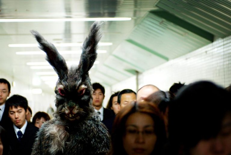 « Starfish Hotel » de John Williams: le lapin de « Donnie Darko » dans un cauchemar japonais