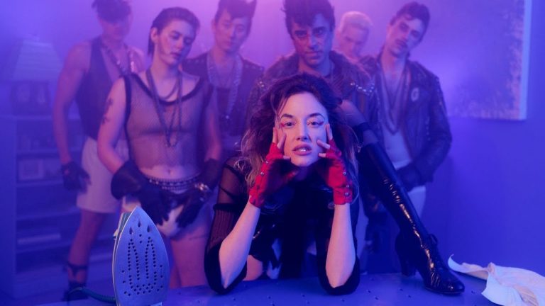 « Please baby please » de Amanda Kramer: du John Waters pris en sandwich par Kenneth Anger et James Bidgood