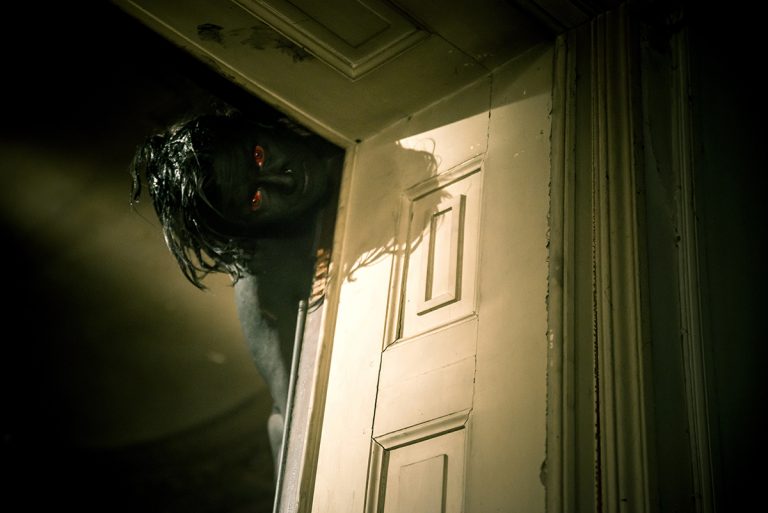 « Megalomaniac » de Karim Ouelhaj: un film de serial-killer ouaté et étouffant en Belgique