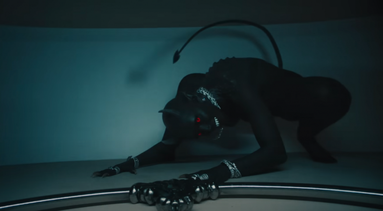 [Star chaos de 2023] Doja Cat, reine de cuir