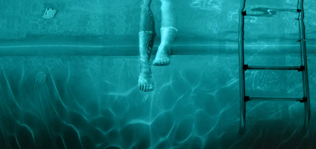 « Nightswim »: ne viens plus vite au fond de la piscine…