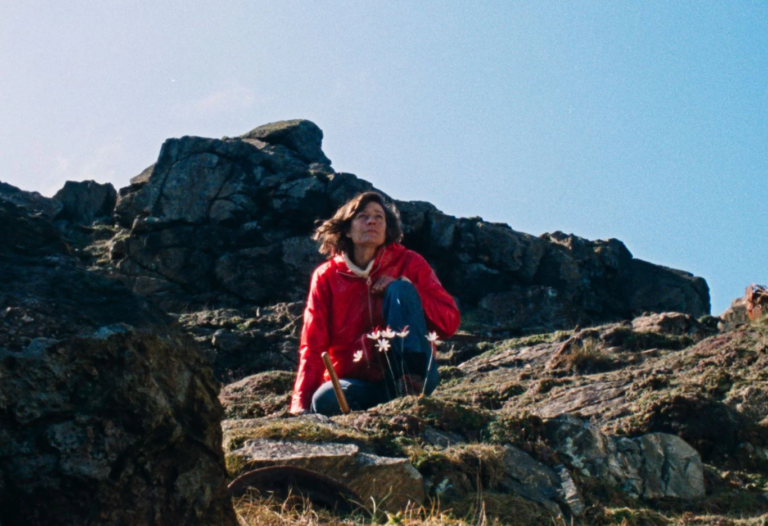 « Enys Men » de Mark Jenkin: un beau cauchemar cottage-core aux allures de ballade hantée