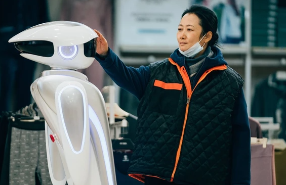 Cannes 2024: « Caught by the tides » de Jia Zhang-ke se dévoile dans un premier extrait