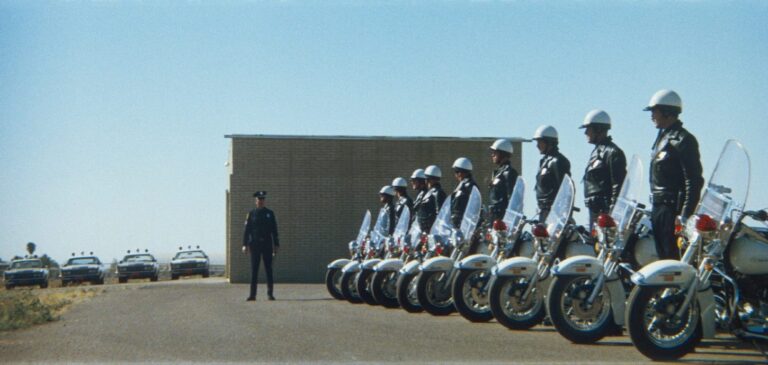 « Electra Glide in Blue » de James William Guercio: film unique de son réalisateur, au spleen contagieux et à la beauté foudroyante