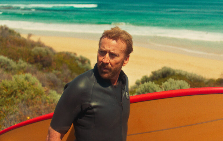 « The Surfer » avec Nicolas Cage à Cannes 2024: un thriller caniculaire, variation directe de « The Swimmer » de Frank Perry