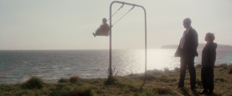[HÔTEL PARADISO, UNE MAISON SÉRIEUSE] Adrian Edmondson, 2001