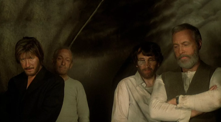 « Malevil » de Christian de Chalonge: Michel Serrault, Jacques Dutronc, Jacques Villeret et Jean-Louis Trintignant dans un post-ado made in France