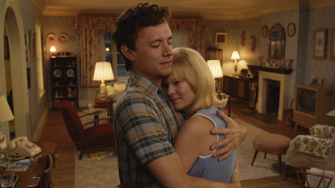 « Here – les plus belles années de notre vie » de Robert Zemeckis: quand un salon devient l’épicentre d’une fabuleuse odyssée temporelle