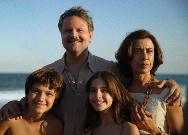 « Je suis toujours là » de Walter Salles: une fresque familiale sous la dictature, à double niveaux