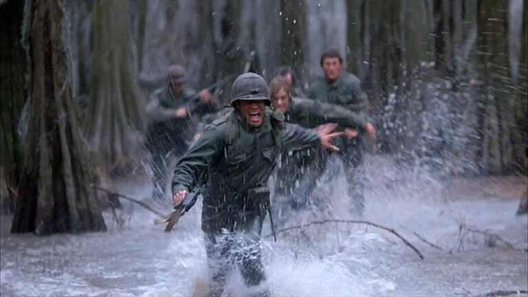 « Sans retour » de Walter Hill de retour en salles : entre « Délivrance » et « Rambo », un film toujours aussi étrange et étouffant