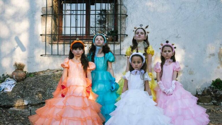 « La bola negra » : les deux créateurs de la série « La Mesias » aux commandes d&rsquo;un long métrage