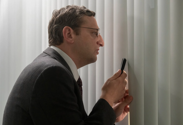 « The Chair Company » de Tim Robinson et Zach Kanin : et si on donnait une Palme à la série la plus chaos de 2025 ?