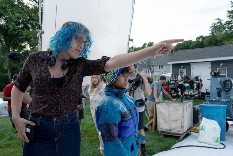 Jane Schoenbrun : le film « Teenage Sex and Death at Camp Miasma », la série « Black Hole »… et le livre « Public Access Afterworld »