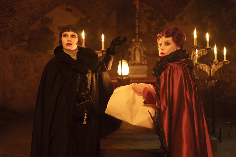 Isabelle Huppert dévoilée en comtesse Bathory pour Ulrike Ottinger