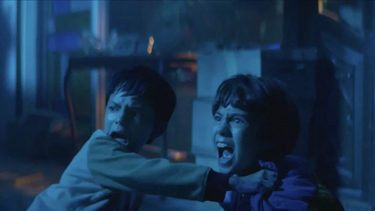 « Don&rsquo;t Leave The Kids Alone » de Emilio Portes à Gérardmer 2026 : un amalgame d’intentions mal digérées