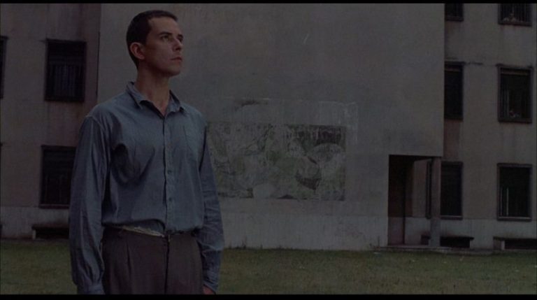 [HOMME REGARDANT AU SUD-EST] Eliseo Subiela, 1986