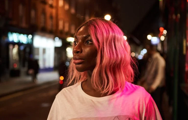 Le prochain projet de Michaela Coel ? Une nouvelle version de « Bloodsport », le film des années 80 avec JCVD