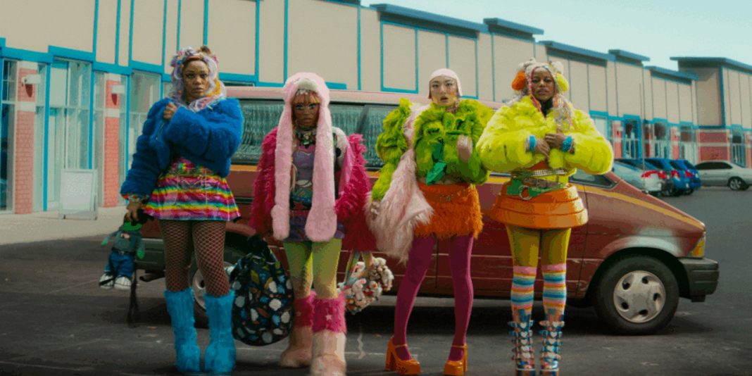 « I Love Boosters » de Boots Riley : de la satire décalée par le réalisateur de « Sorry to Bother You »