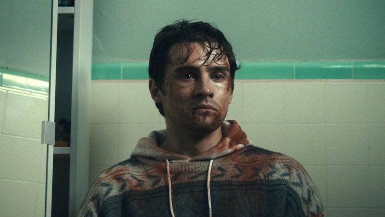 Après « Obsession » et avant son « Massacre à la tronçonneuse », Curry Barker a tourné le film d&rsquo;horreur « Anything But Ghosts »