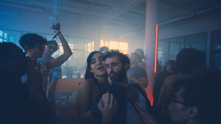 « Club Kid » de Jordan Firstman à UCR à Cannes 2026 : parangon du film « pas-mal-mais-qui-casse-pas-trois-pattes-à-un-canard »