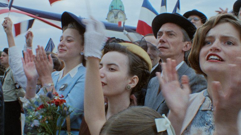 « Notre salut » de Emmanuel Marre : un film qui parle d&rsquo;hier, d&rsquo;aujourd&rsquo;hui et de « plus jamais ça »