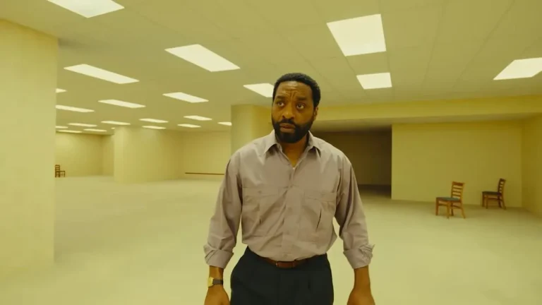 « Backrooms : tout doit disparaître » : la version longue dévoile 16 minutes inédites et relance les mystères du film
