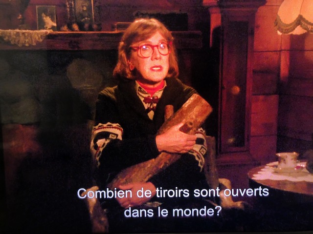 La question de la Log Lady : « Combien de tiroirs sont ouverts dans le monde ? »